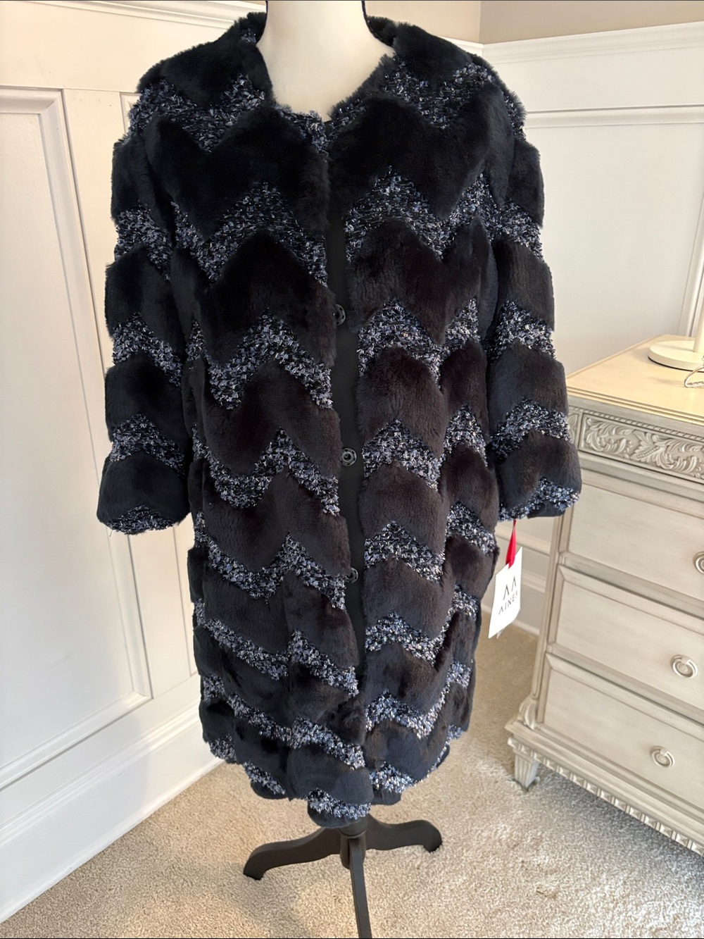 Chevron-Textured Teddy Coat in Black